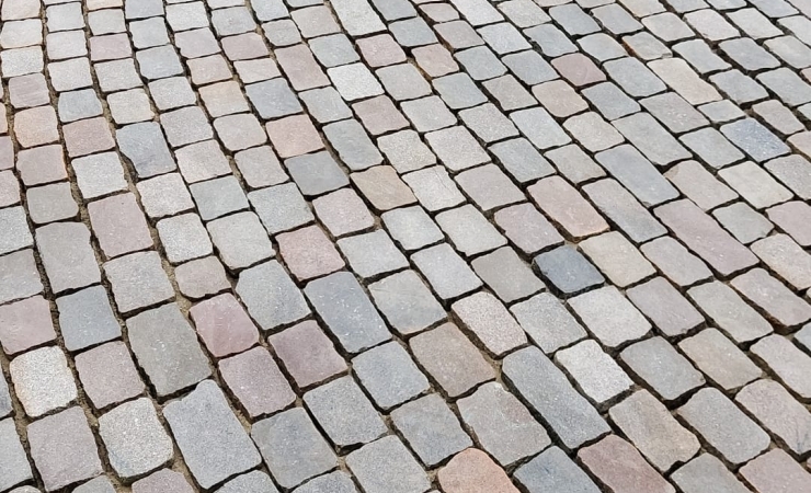 Gezaagde Zweeds graniet keien 14 x 20 x 12 cm (kopvlak gezaagd)