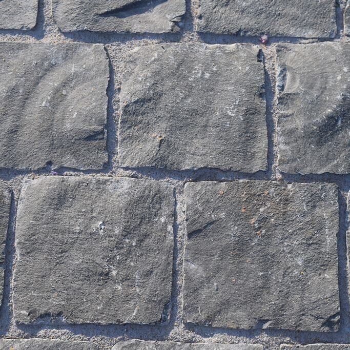 Kassei Basalt platine 14x14x5/7 44st/m² in kist