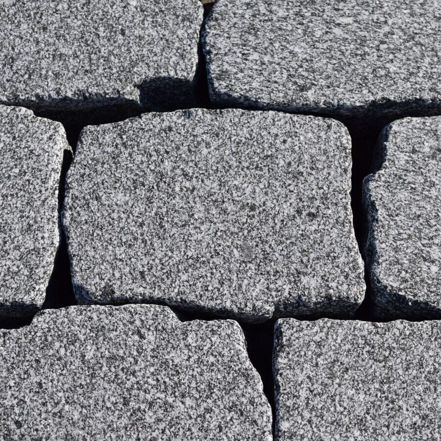 Kassei Graniet 20x14x7.5 G54N gebrand/gekloven zijde 31st/m²