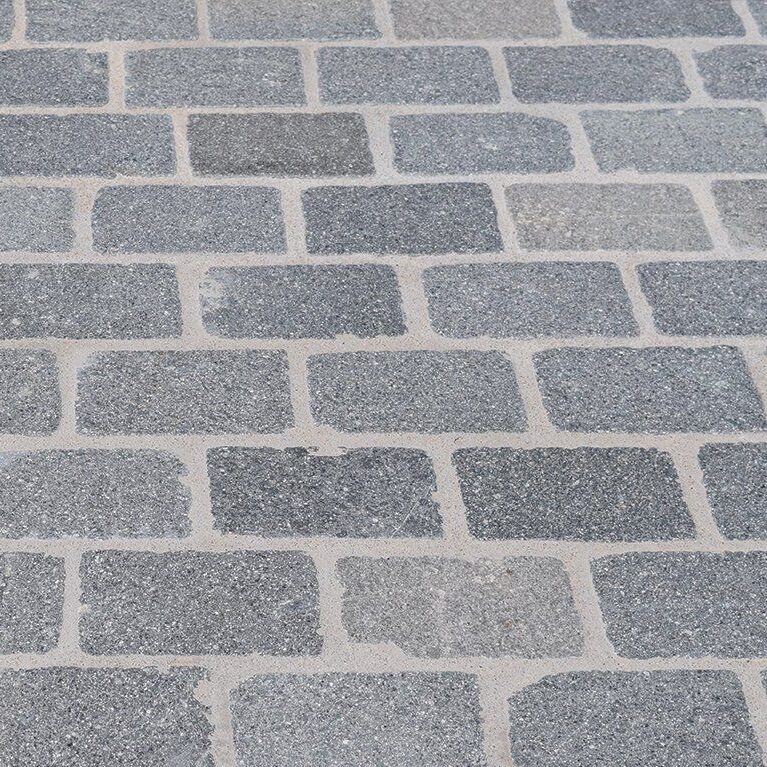 Kassei porfier 13x20x6 Gezaagd+Gebrand nieuw 34st/ 150 kg / m² b064